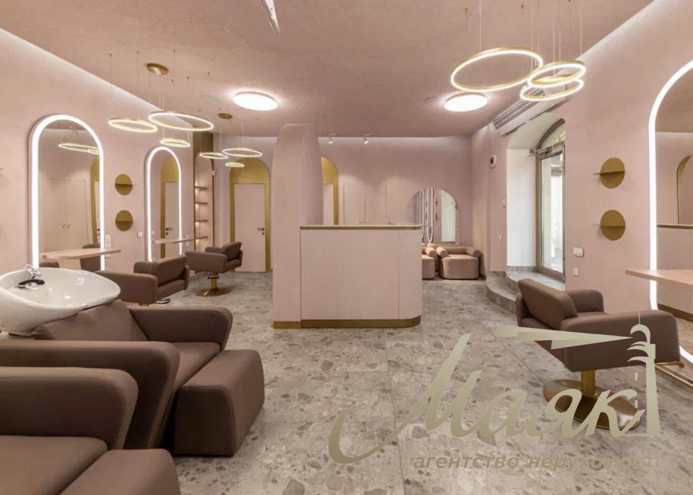 Beauty salon for sale Pecherskiy district/Designer's renovation/Facade