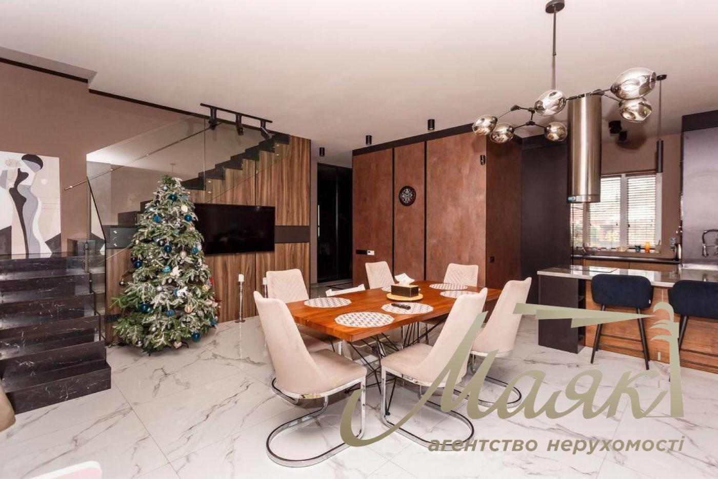 Продаж 2-поверхового будинку 210м2 с.Підгірці, Романків