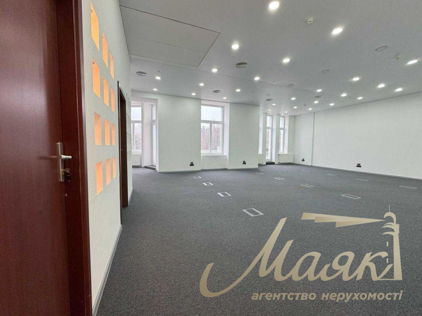 Office for rent 263 sq.m. in BC Europe