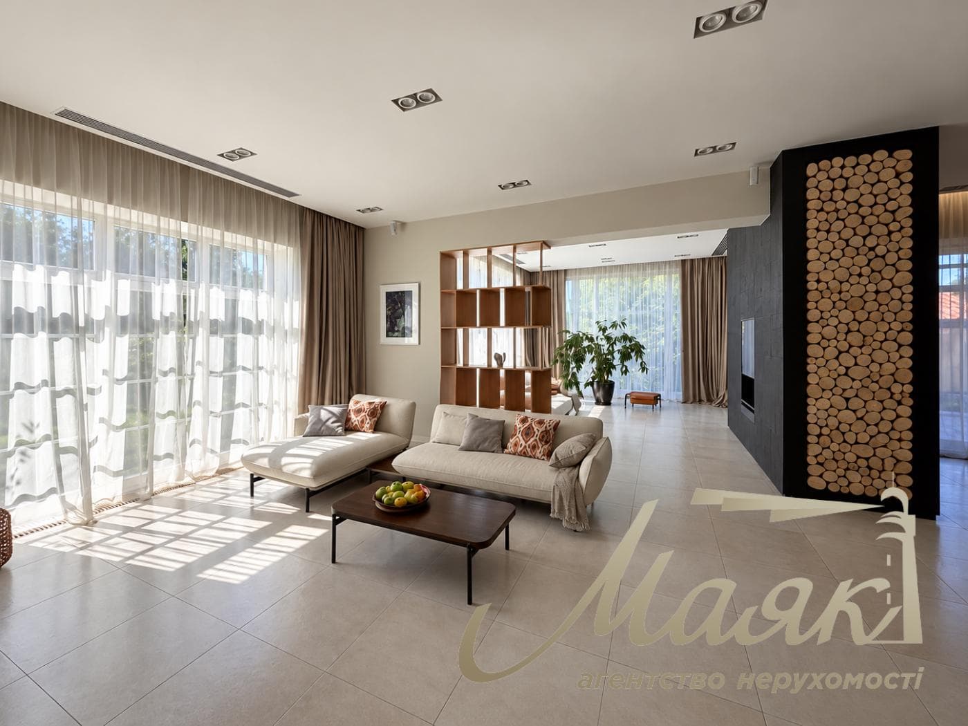 Оренда 2-поверхового будинку площею 570 м², Плюти