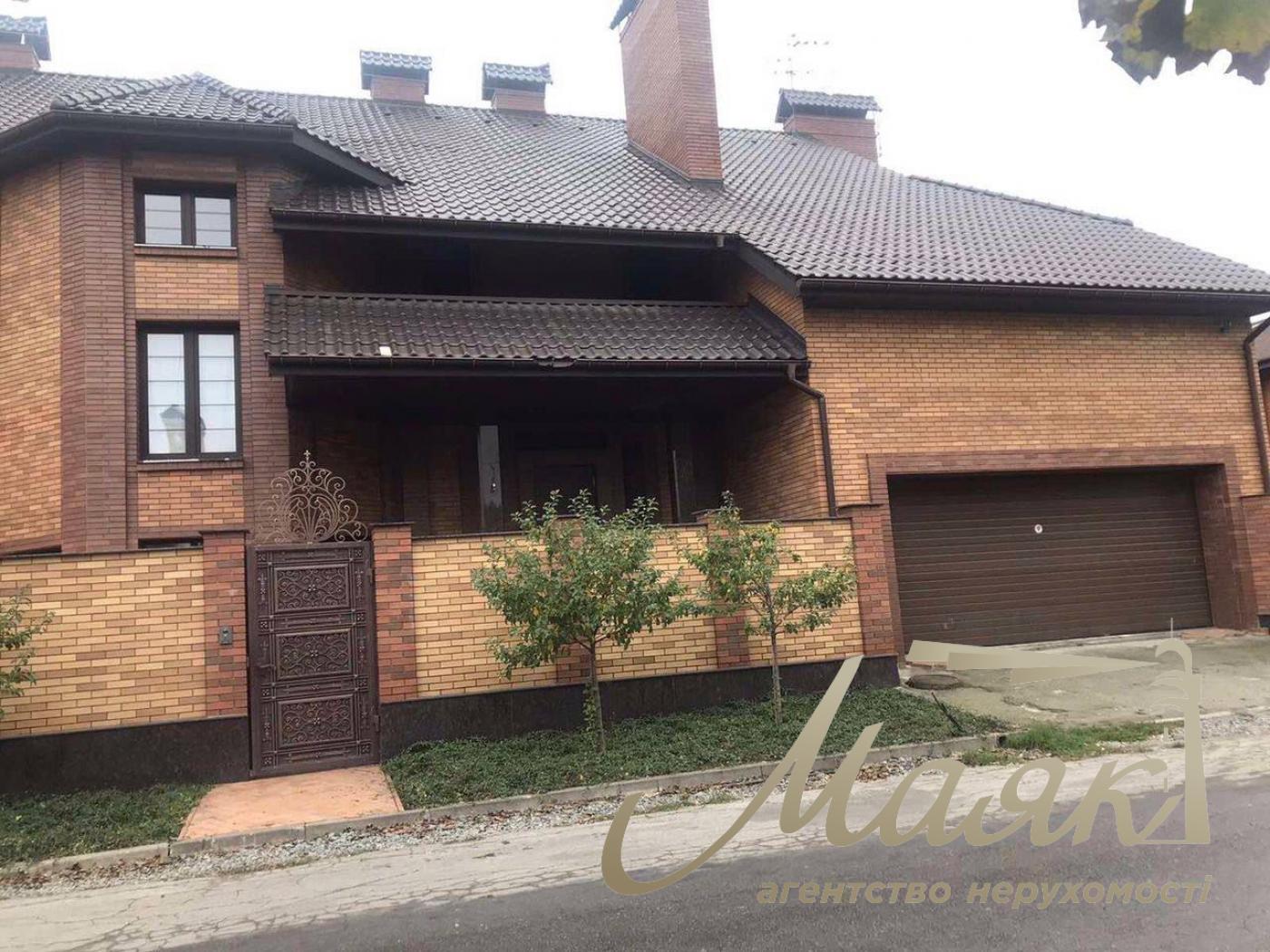 Продаж будинку 1122м2 Козин