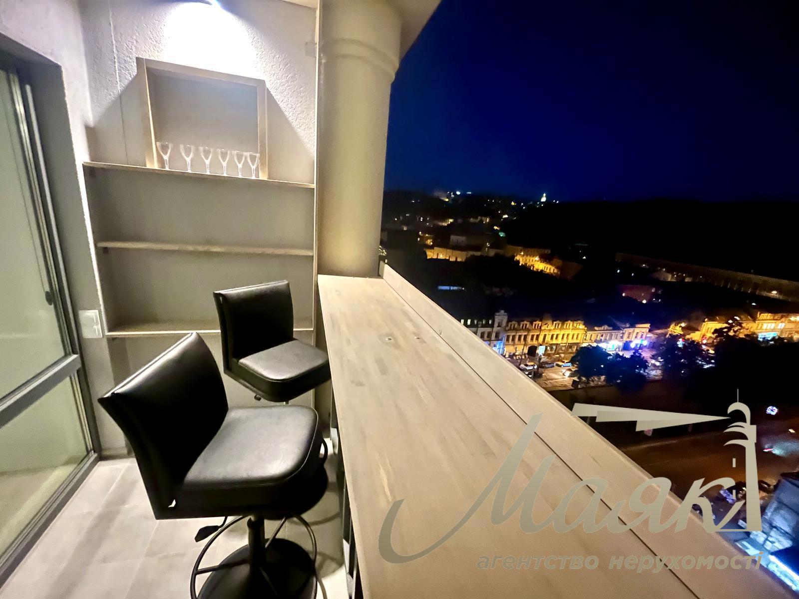 Продажа двухуровневой 1-комнатной квартиры в центре Подола, м. Контрактовая площадь