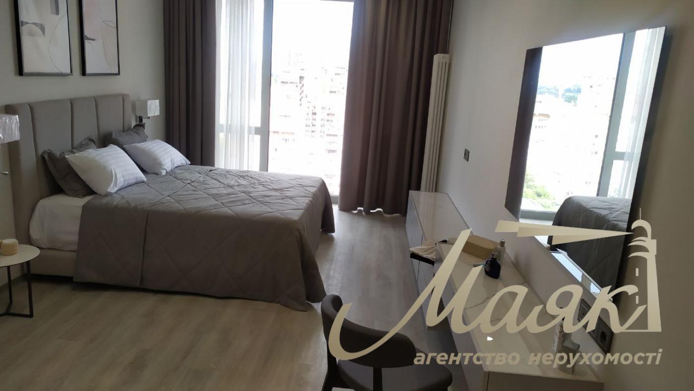 Rent of 4-room apartment, residential complex Atlantic, Antonovicha (Gorky) street, Vladimirsky market.2