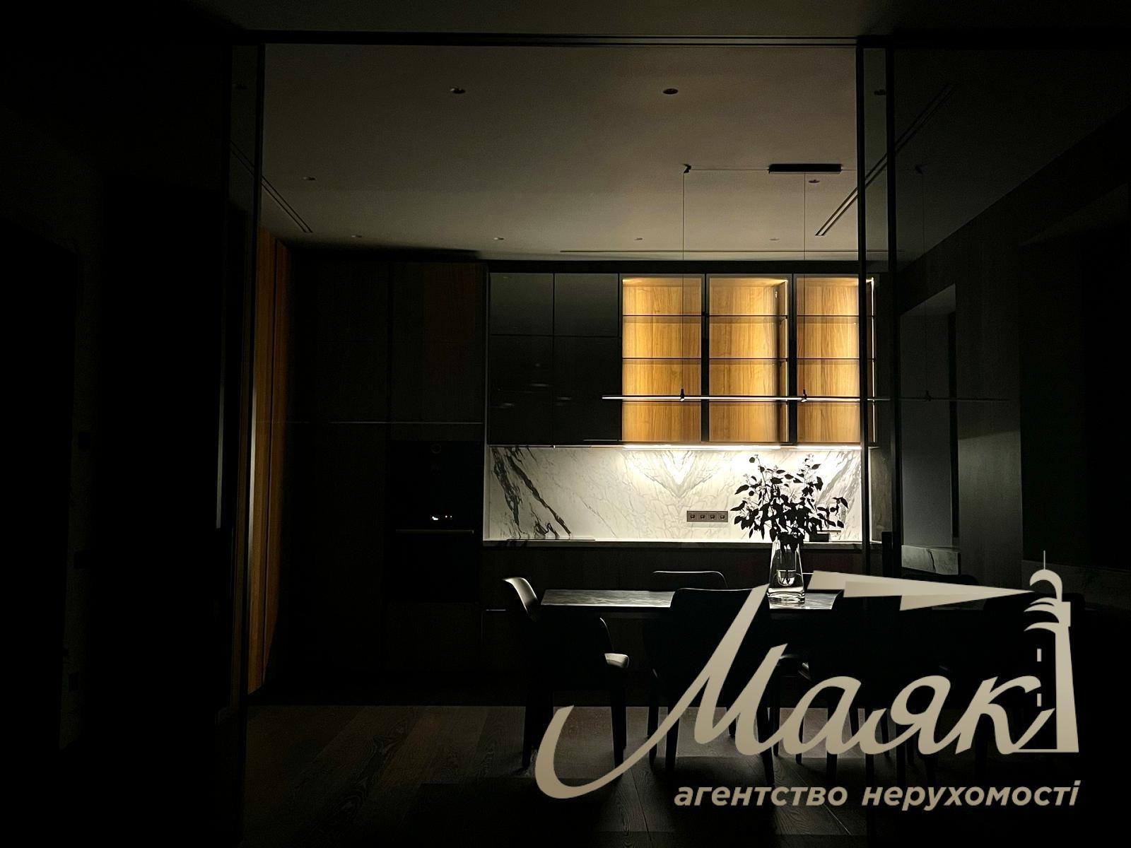 Продаж квартири 274 м² з дизайнерським ремонтом Київ