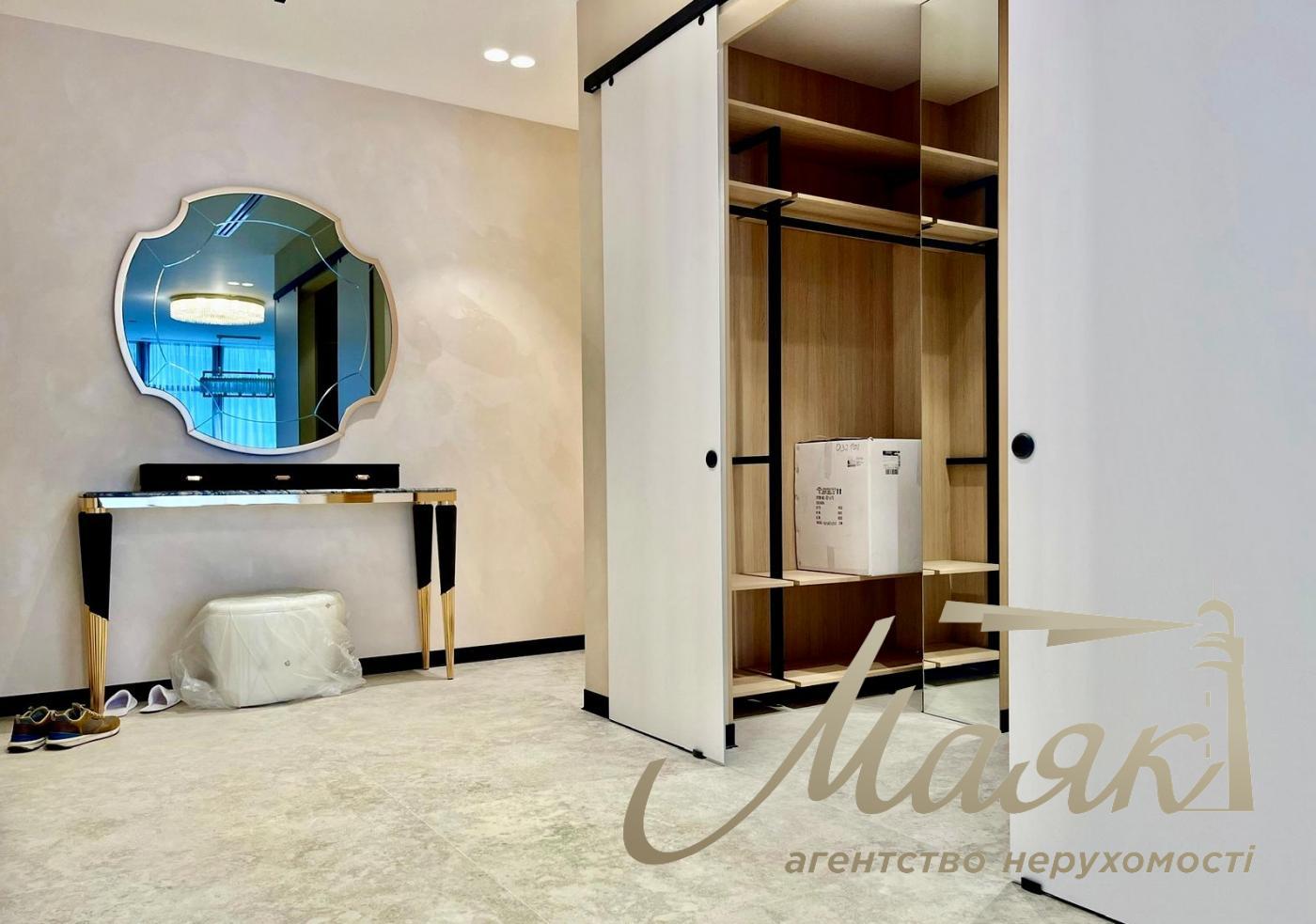 Продаж 4-кімнатної квартири 190м2 в ЖК "Новопечерські Липки" Адреса: вул. Верхогляда (Драгомирова) 15-А, Печерський район, Київ.