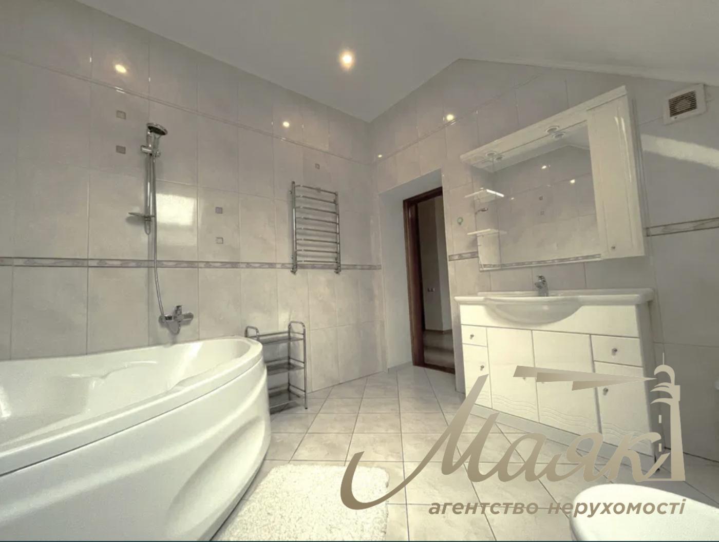 Аренда 2-х этажного дома 340м2, Козин