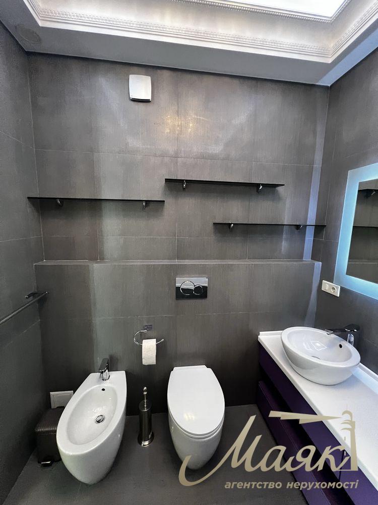 For sale 3-k apartment 120m2 in LCD "Novopecherskie Lipki" str. Andriy Verkhoglyada, 7, Pechersky district, Center.