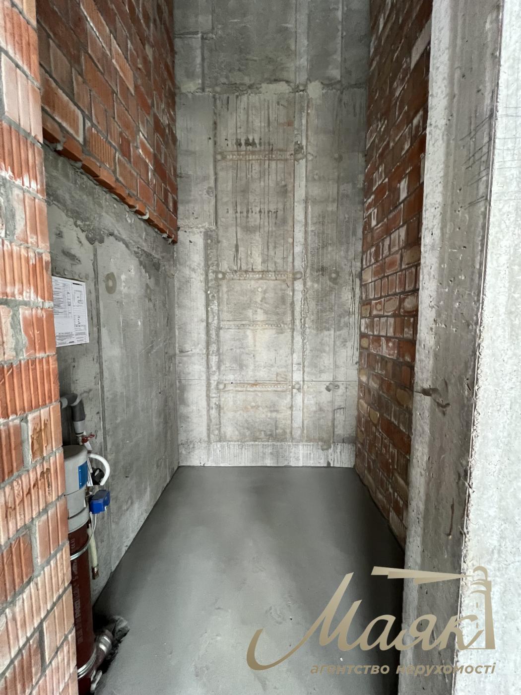 Sale of facade premises 113.3 m2, residential complex UNIT HOME.