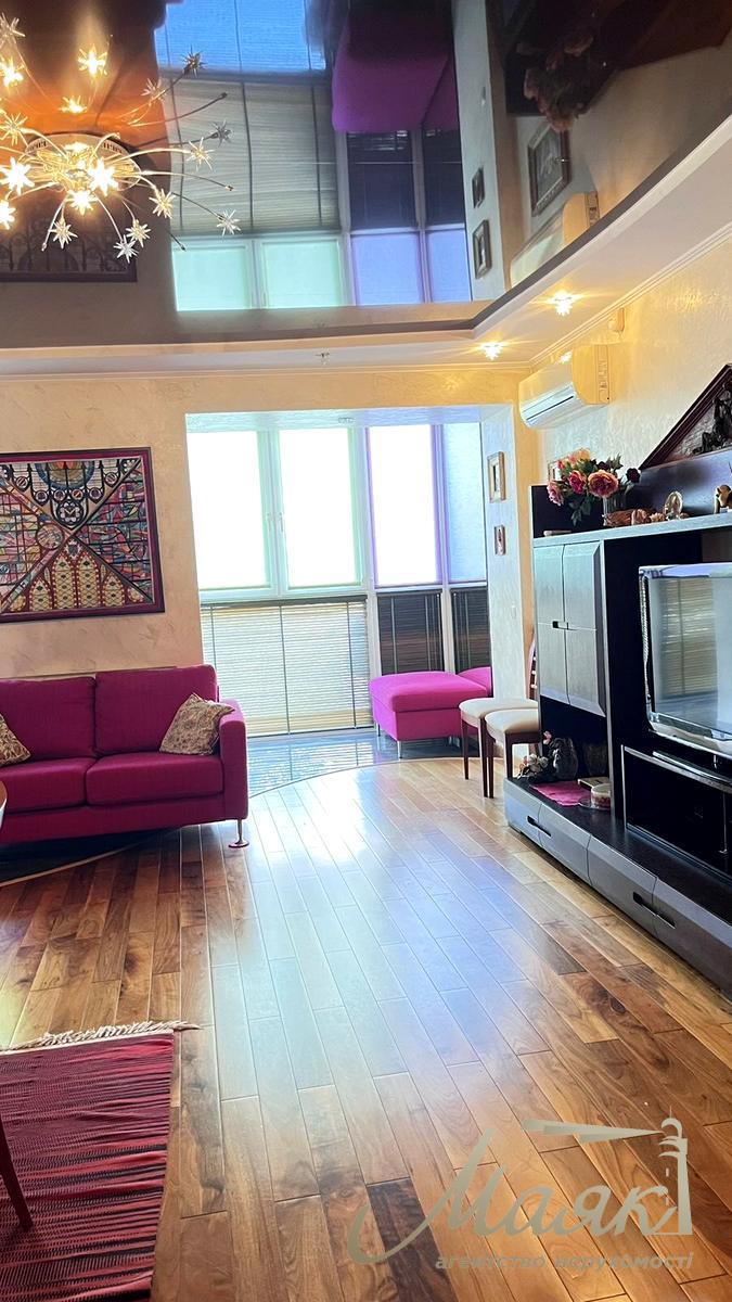 Оренда 4-кімнатної квартири в Цетрі, стм. Площа Українських Героїв, Київ