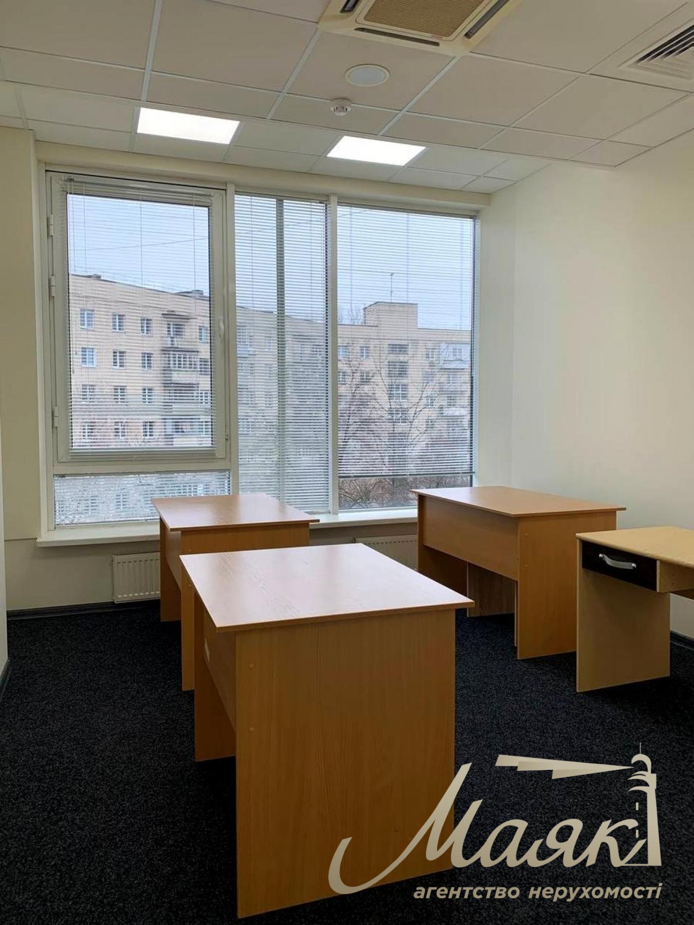 Rent office 187 m² in the center of Kiev, Secheviye Streltsov str. 50