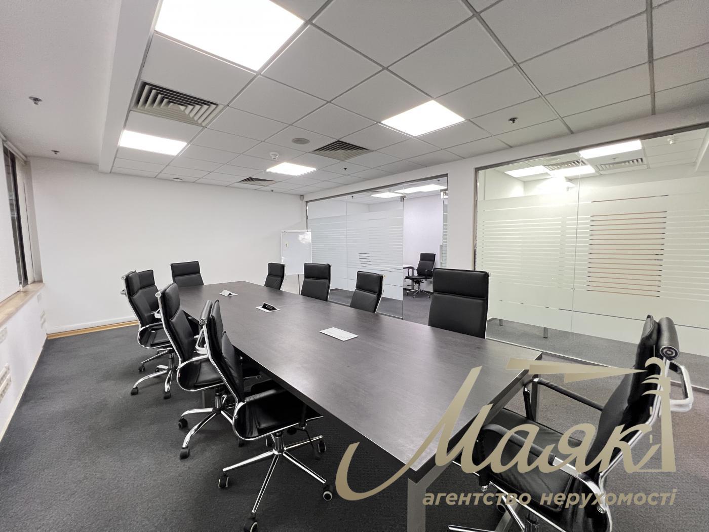 Оренда офісу 77 кв.м в БЦ Леонардо по вул. Богдана Хмельницького 52/17