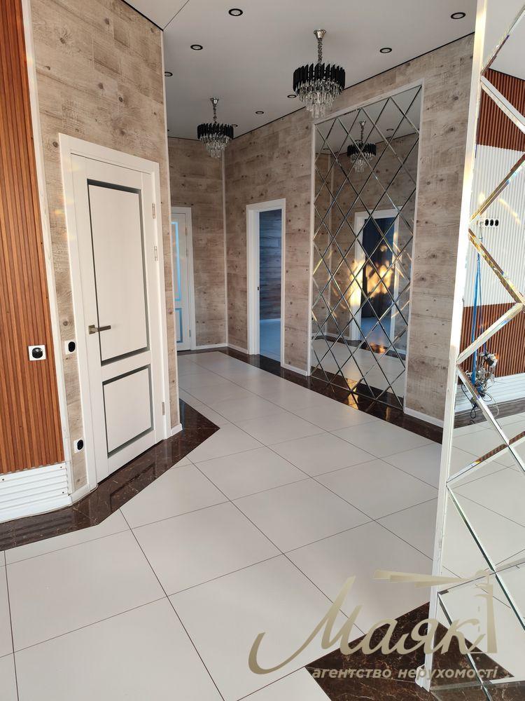 Продаж нового будинку загальною площею 275 м² на доглянутій ділянці 8,7 соток с. Гореничі