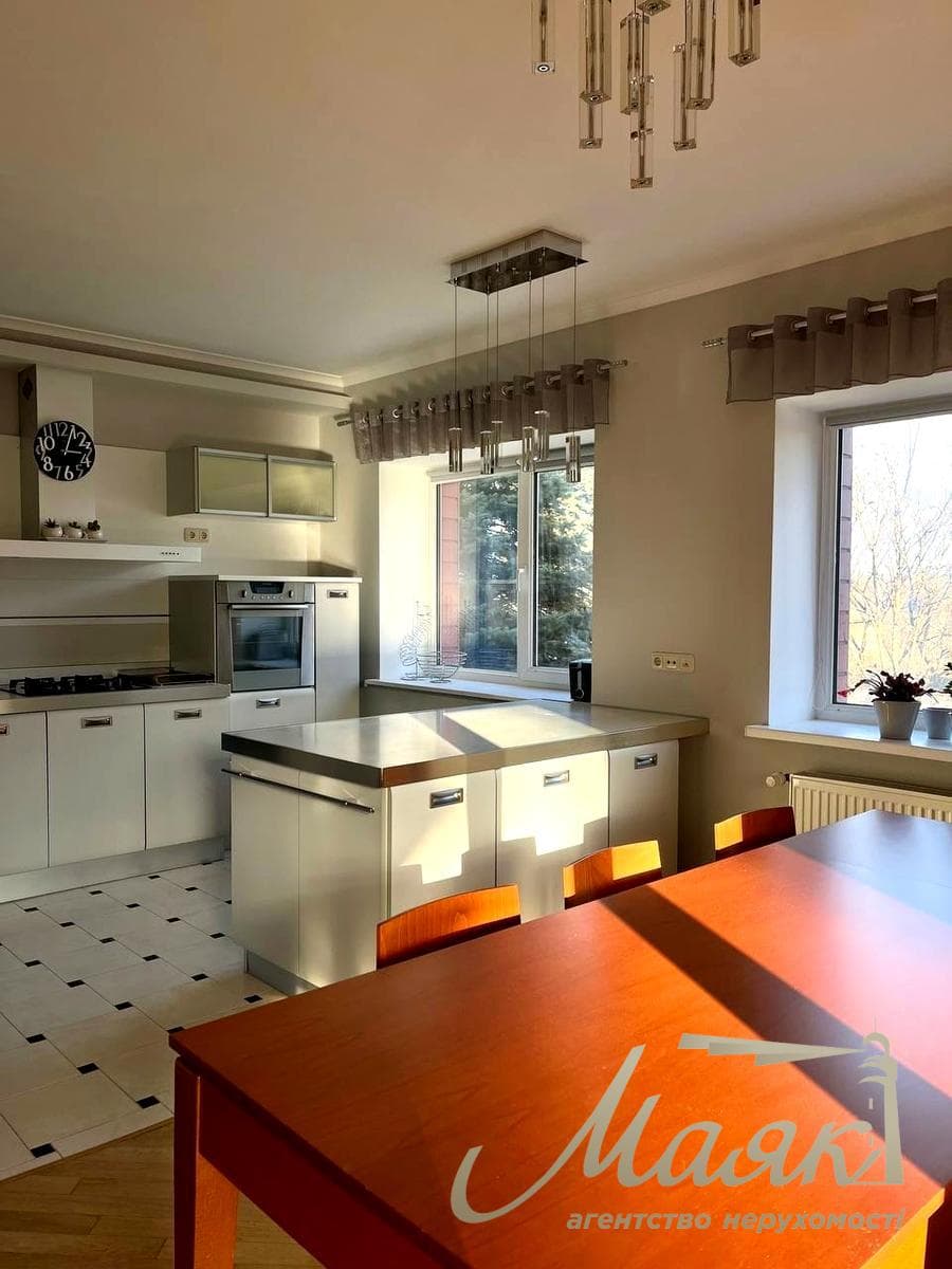 Продаж стильного будинку з панорамним видом на Лісники, 266 м², 10 соток, Лісова вул., 1