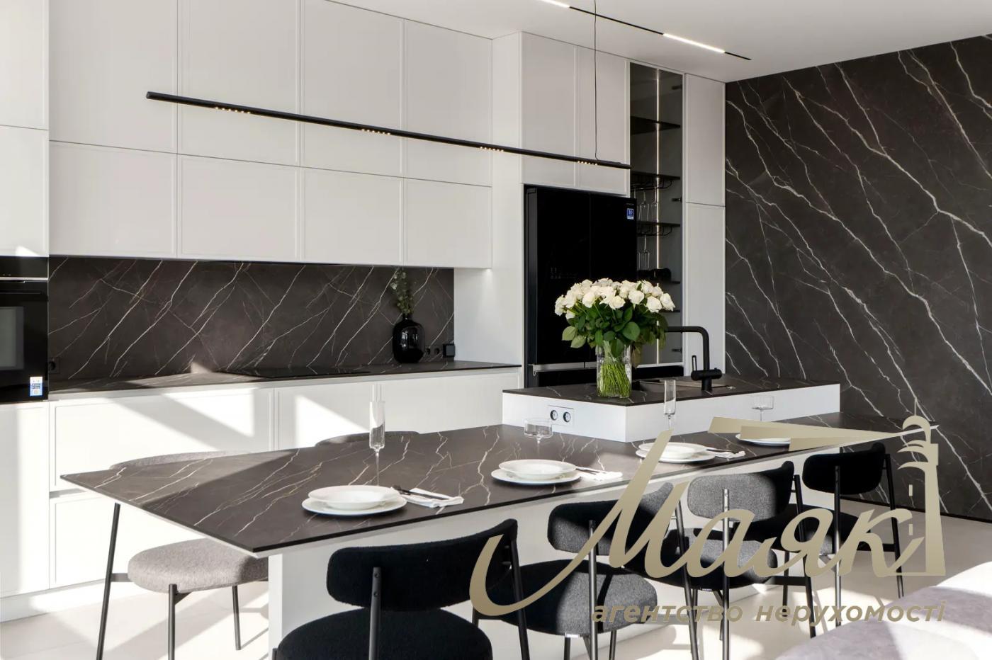 Продаж 3-х кімнатної квартири в ЖК Солом'янський вул. Університетська вул., 17-А