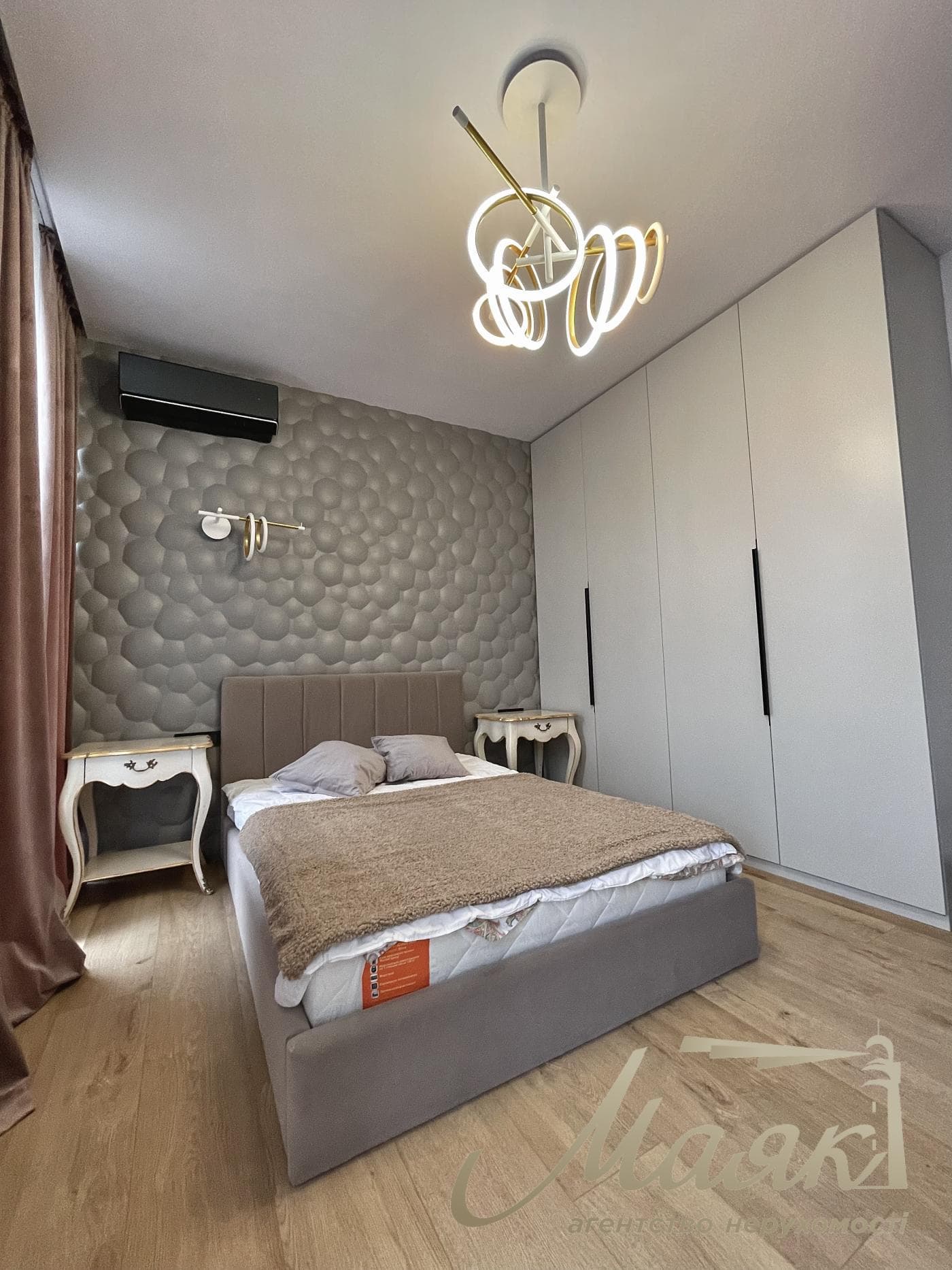 Rent a 150-square-meter two-story house in the “GoldFish” residential complex, Lebedevka, Vyshgorod District