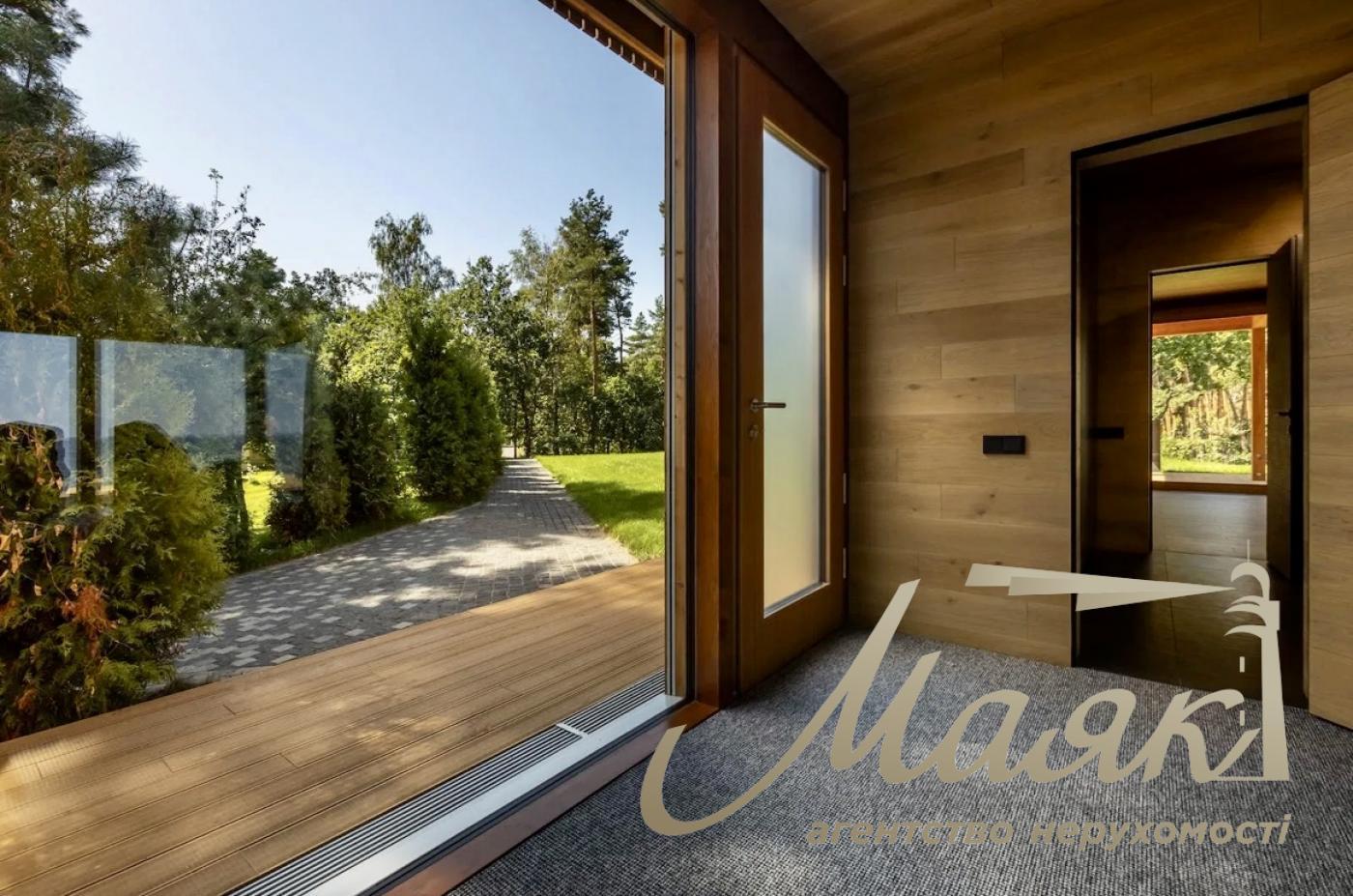 Продаж будинку Джеймса Бонда