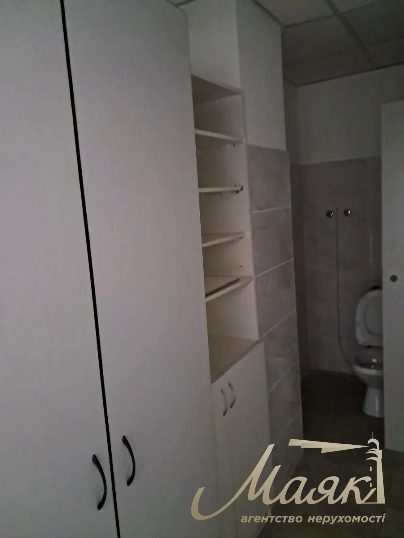 Аренда комерции фасад 202м2 в ЖК Кирилловский Гай, ул. Загоровская 1-Г (Багговутовская).