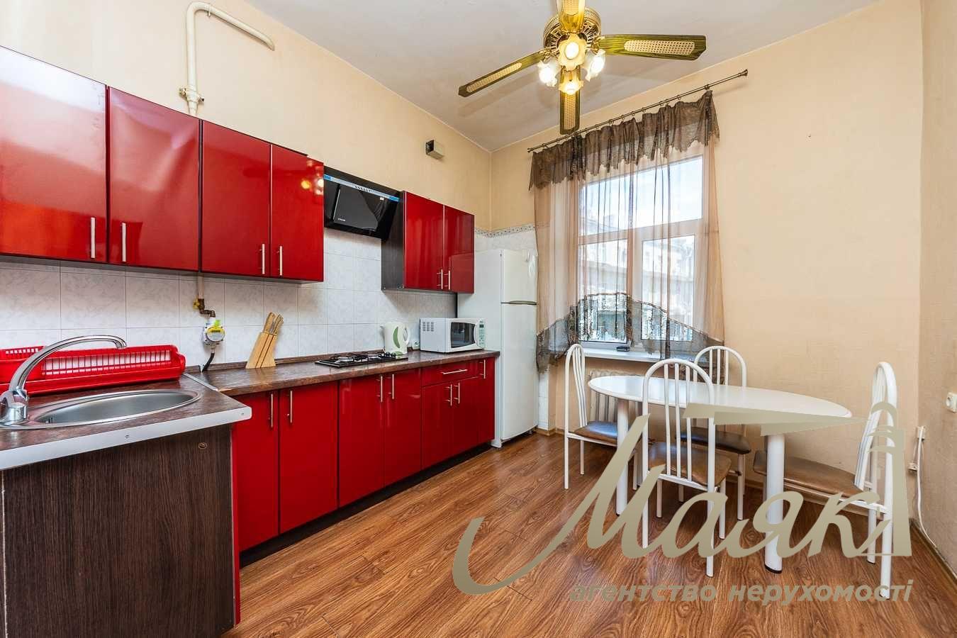 Rent 3-room apartment st. Khreshchatyk, TSUM