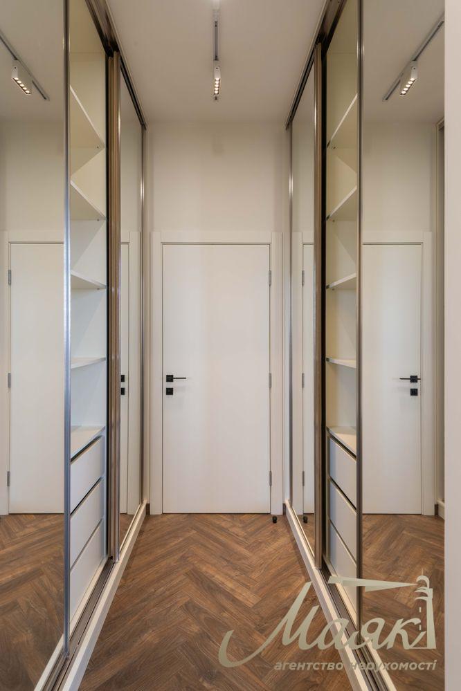 Rent two-storey penthouse with terrace in Pecherskaia