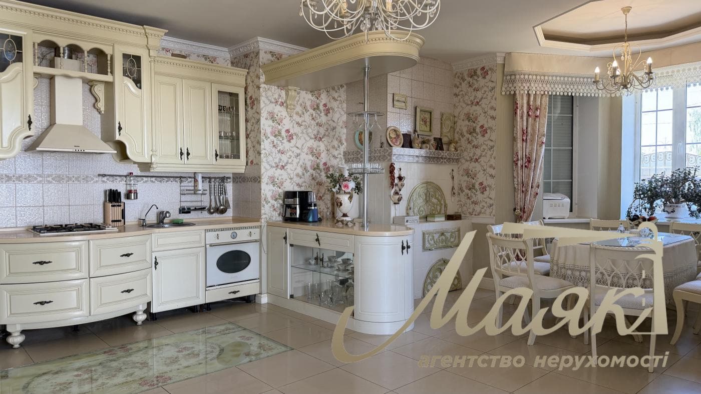 Продаж преміального 3х-поверхового будинку 350 м² у Гореничі, Бучанський район, Київська область