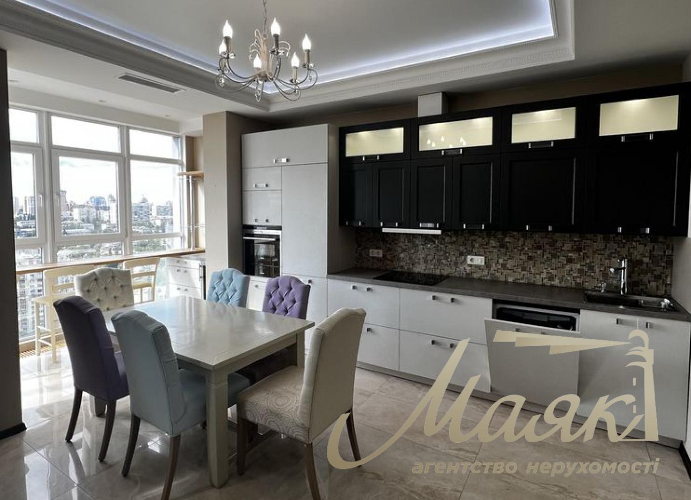 For sale 3-k apartment 120m2 in LCD "Novopecherskie Lipki" str. Andriy Verkhoglyada, 7, Pechersky district, Center.