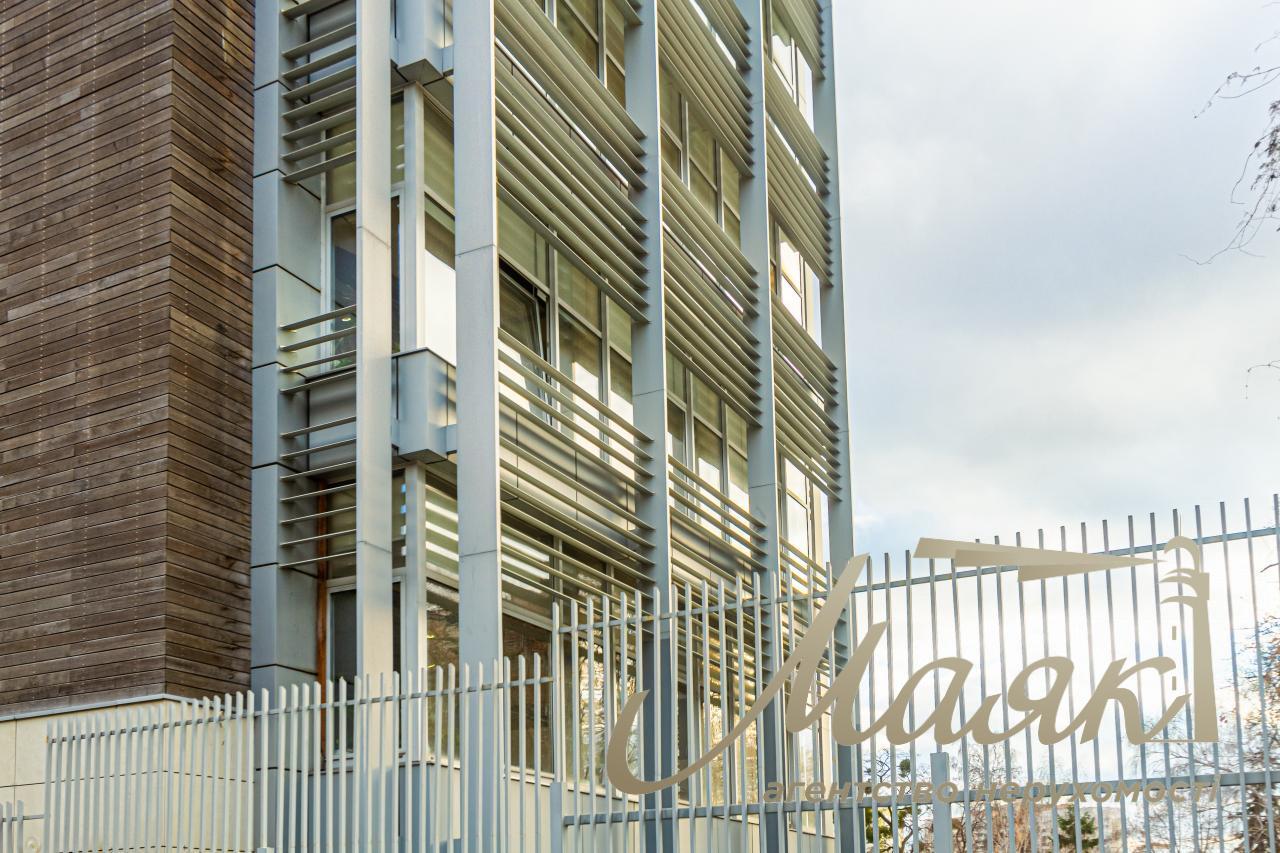 Sale of office building in a picturesque area! Verkhnegorskaya street. Center. Kyiv