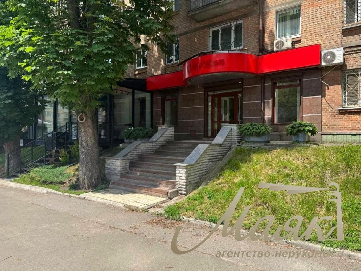 Оренда фасадного приміщення площею 44 кв. м на вул. Мечникова, Кловська, Печерськ