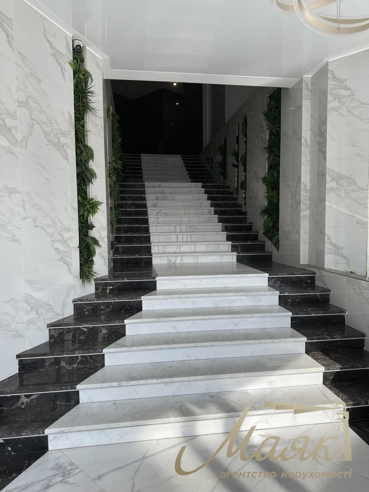 Sale of 2-room apartment in Podol Plaza residential complex, Glubochitskaya st., Kontraktovaya Ploshad