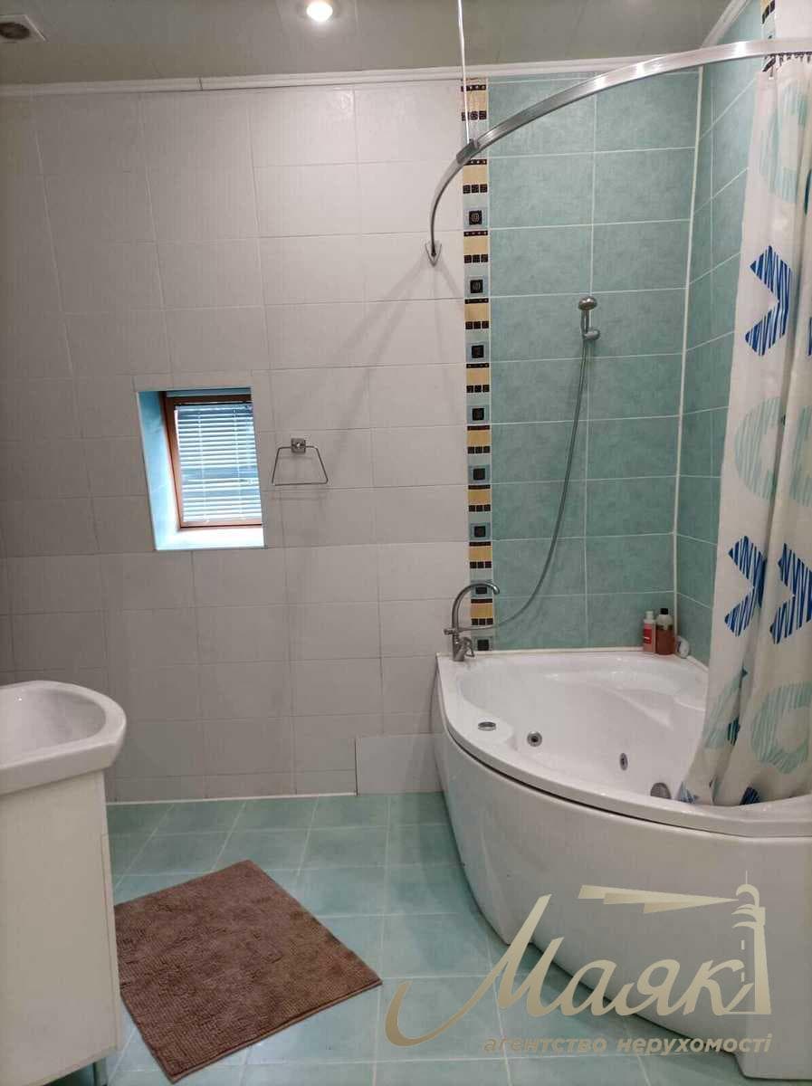 Оренда будинку площею 170 м² за адресою вул. Всеволода Петрива, 7, 5 хв пішки від станції метро «Нивки»