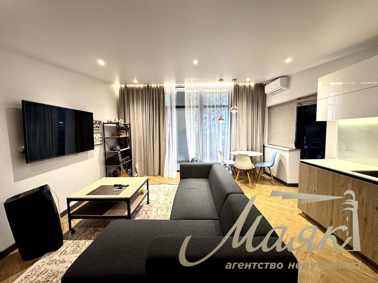 Оренда заміського будинку 215м2 з басейном у престижному передмісті Києва, Обухівський напрямок.