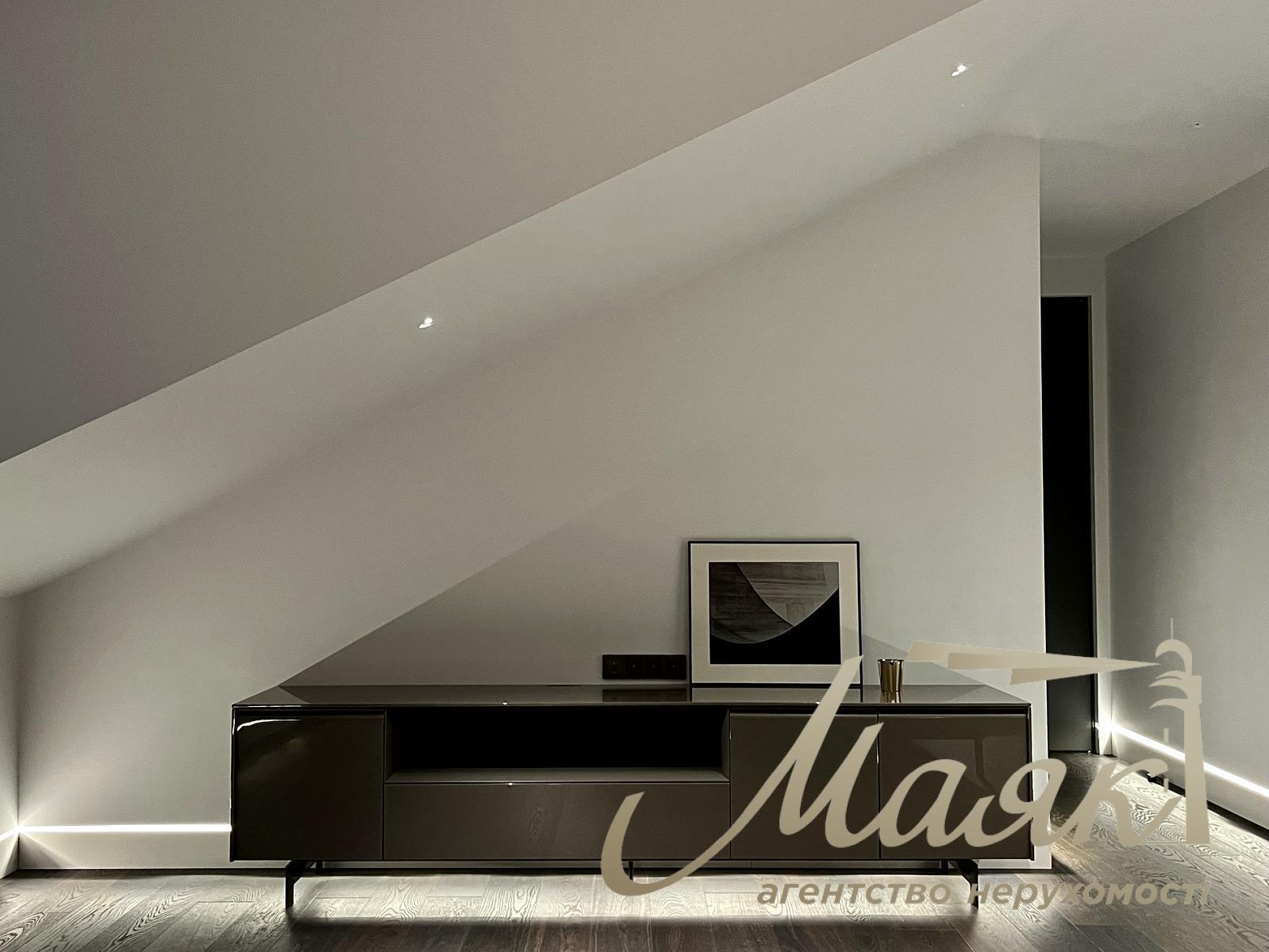 Продаж квартири 274 м² з дизайнерським ремонтом Київ