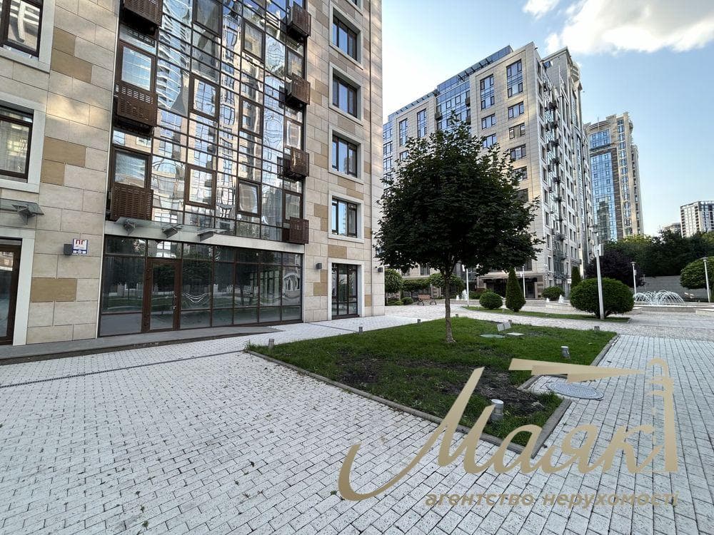 Продаж фасадного приміщення 197м2, ЖК Бульвар Фонтанів