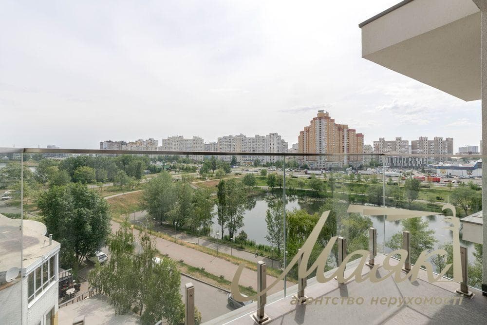 Перша оренда 3-кімнатної квартири площею 120 кв. м у ЖК на вулиці Драгоманова, 31а; у будинку є інвертор