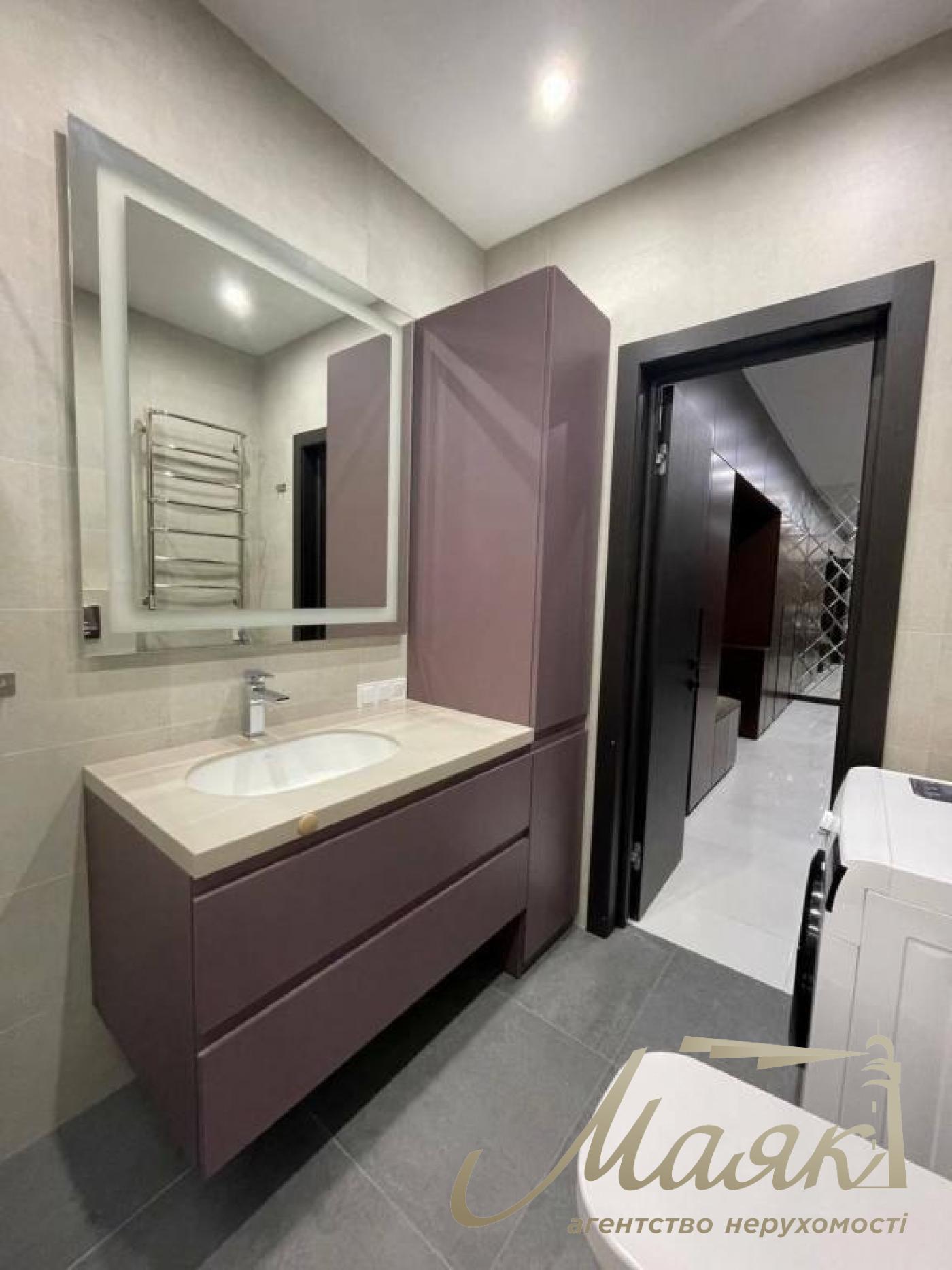 Sale of 2-room apartment 60m2 in residential complex Parkland, Yunosheskaya st. 17, Goloseevsky district, Kyiv.