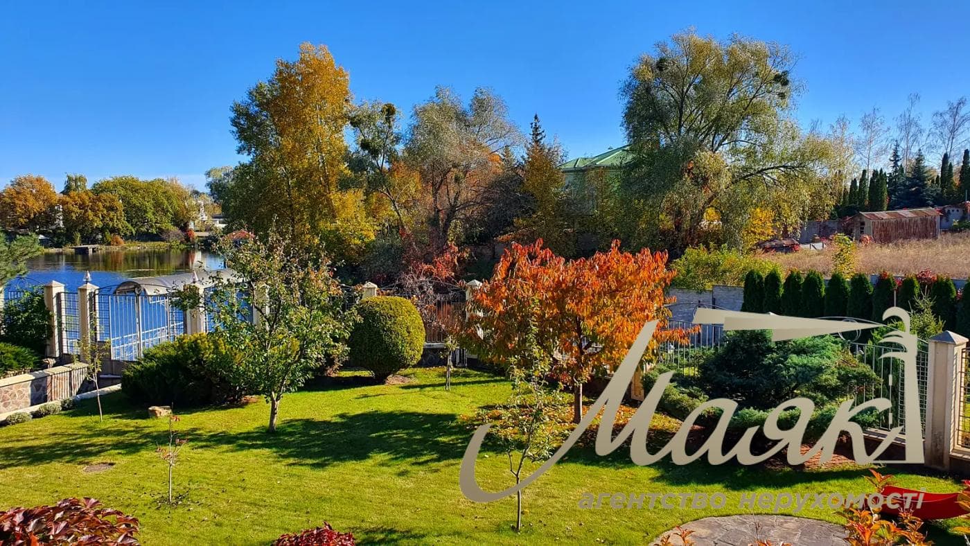 Selling a house on the Dnieper 700m2 in s.Kozin, Dam 2 km with a swimming pool in Kozin/Koncha Zaspa, Obukhiv direction, Kyiv region 45 hectares of land.