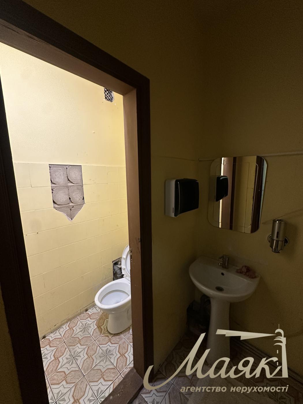 Rent a facade premises 201m2, Ivasiuk Ave, Obolonska Embankment