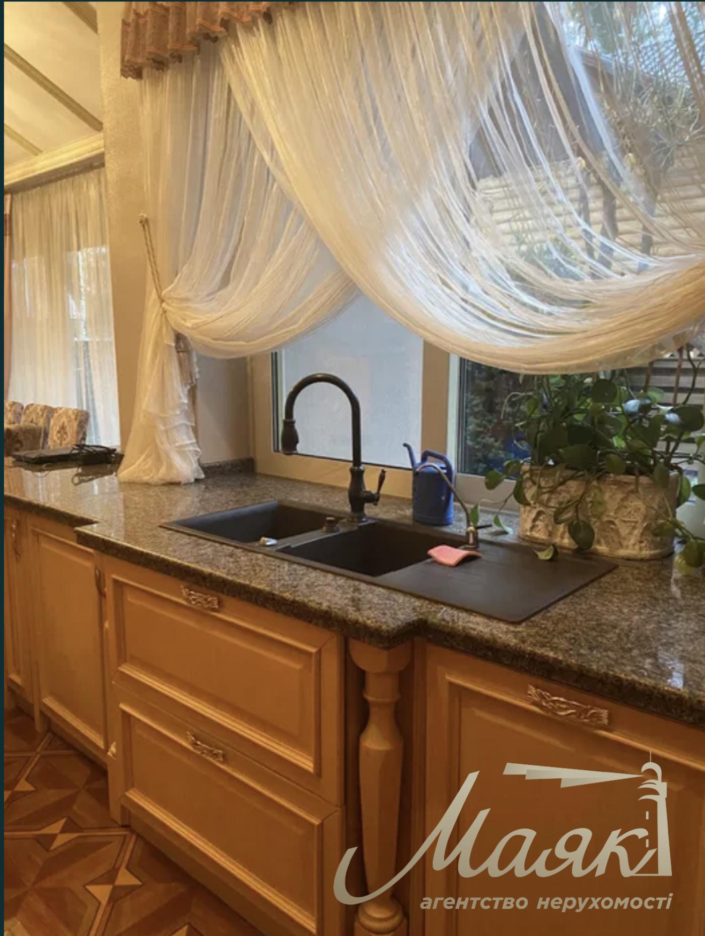 Rent a house 265m2 s.Plyuty/Koncha zaspa/Kozin forest on the territory