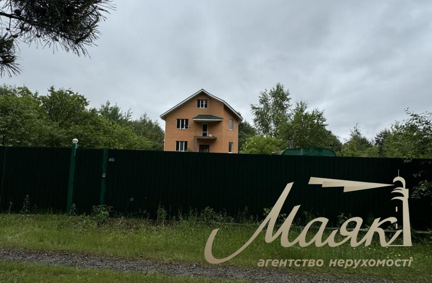 House for sale in a pine forest, Zelenyi Gai, near Revnoye