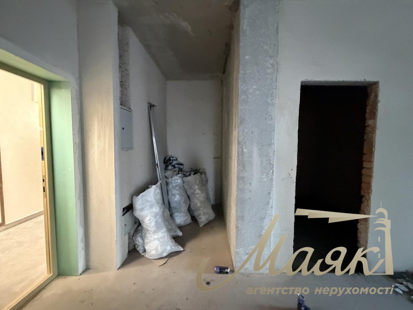 Sale of facade commerce in Residential Complex Novopechersky Lipki