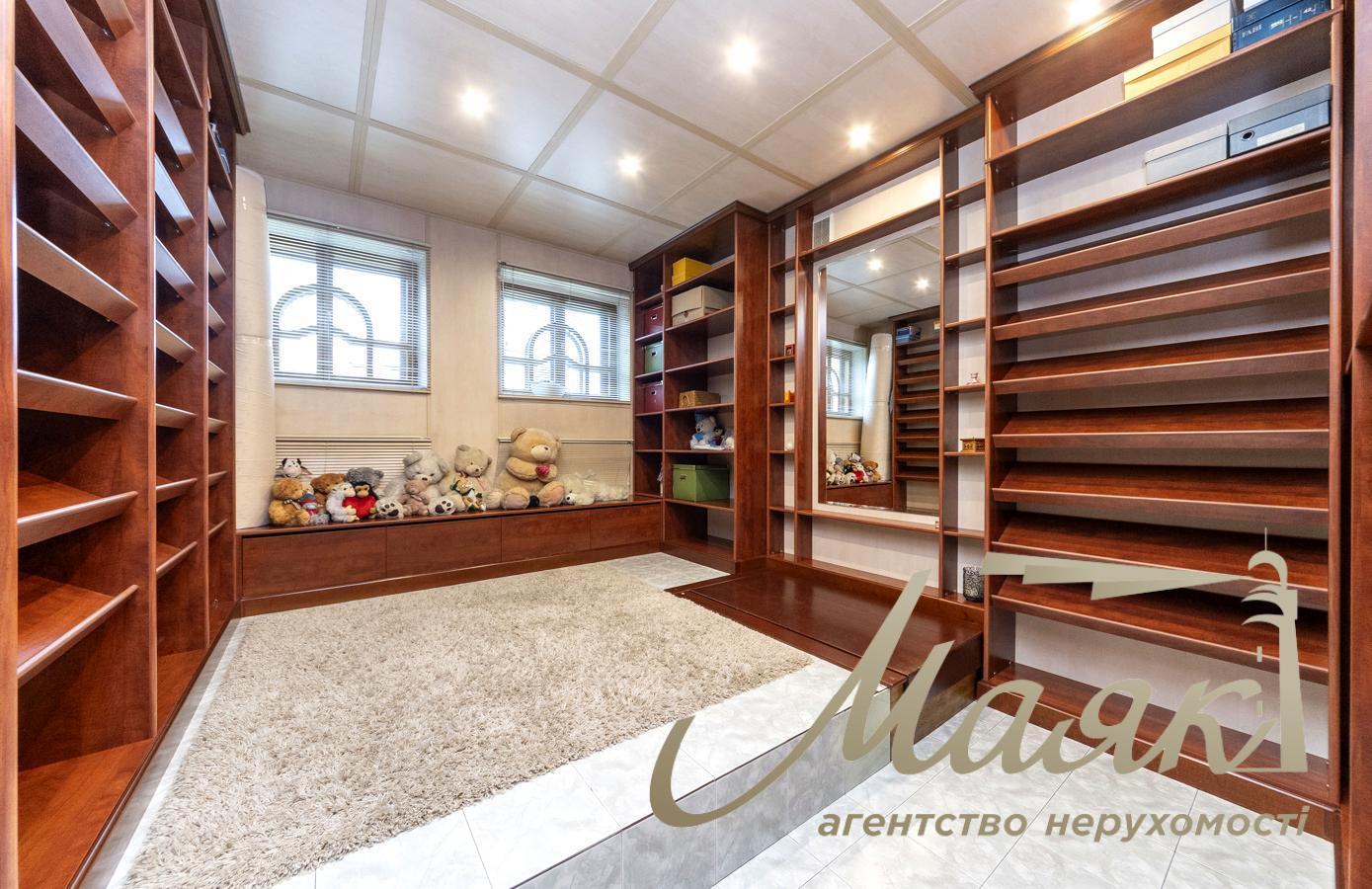 Продажа элитного дома 631м2 в Киеве, Голосеевский р-н, с.Вита-Литовская, пров. Залужный