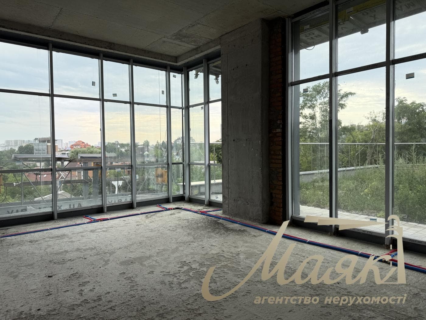 Rent a facade room 72.88m2 Dragomirova str. in the LCD "Novopecherskie Lipki"