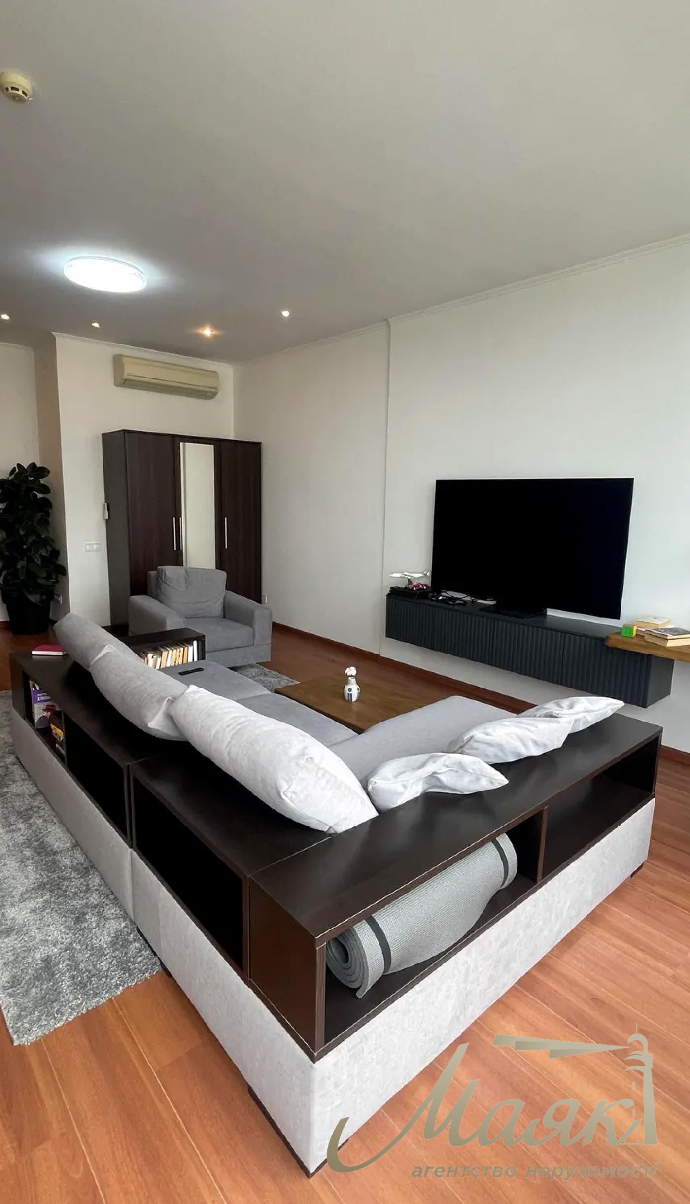 Оренда 1к квартири - студії 64 м² , бул. Тараса Шевченка, Центр