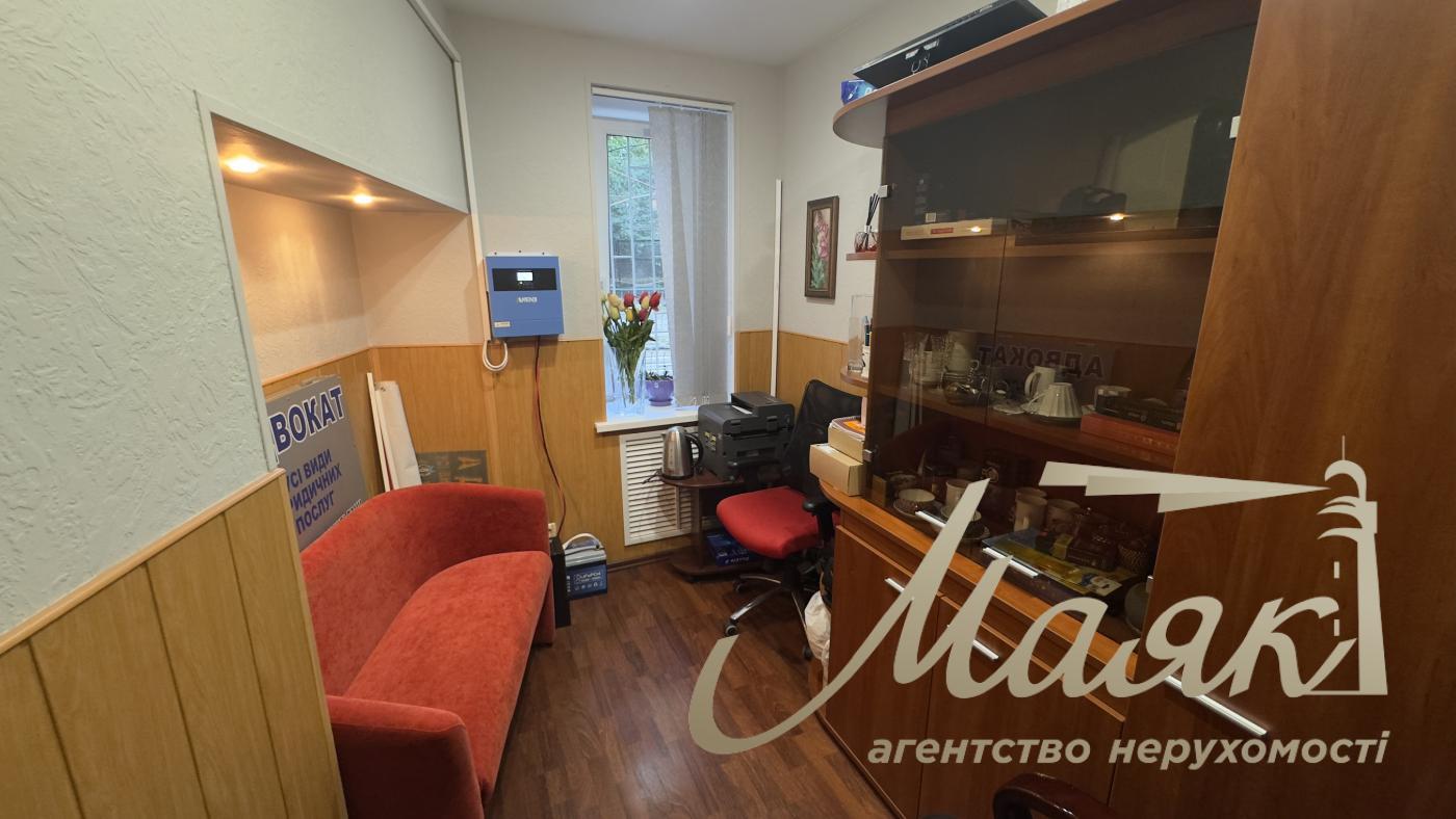 Аренда офиса 42.5 м2 на Саксаганского, в Центре