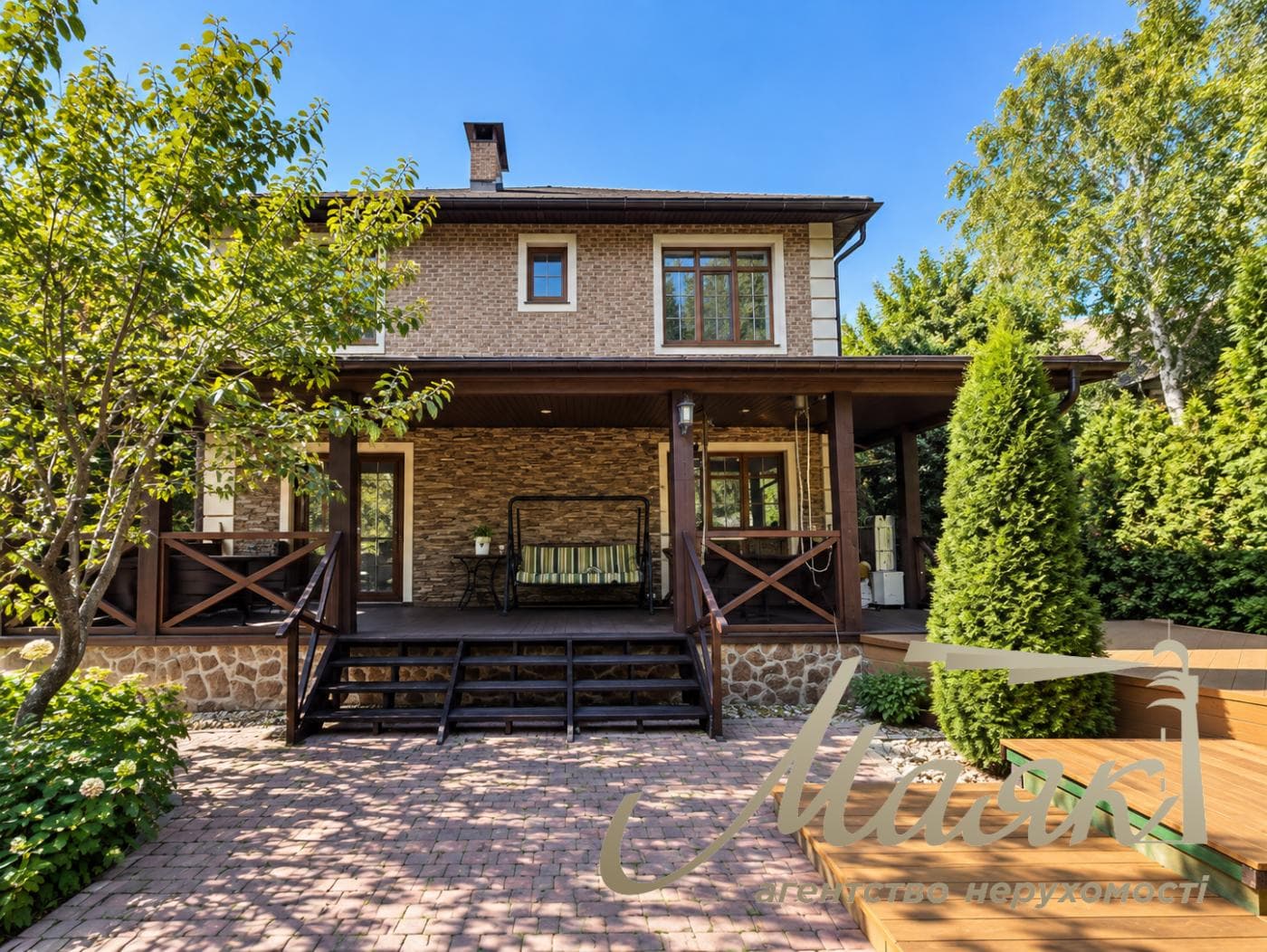 Оренда 3-поверхового будинку (250 м²) у Лесниках