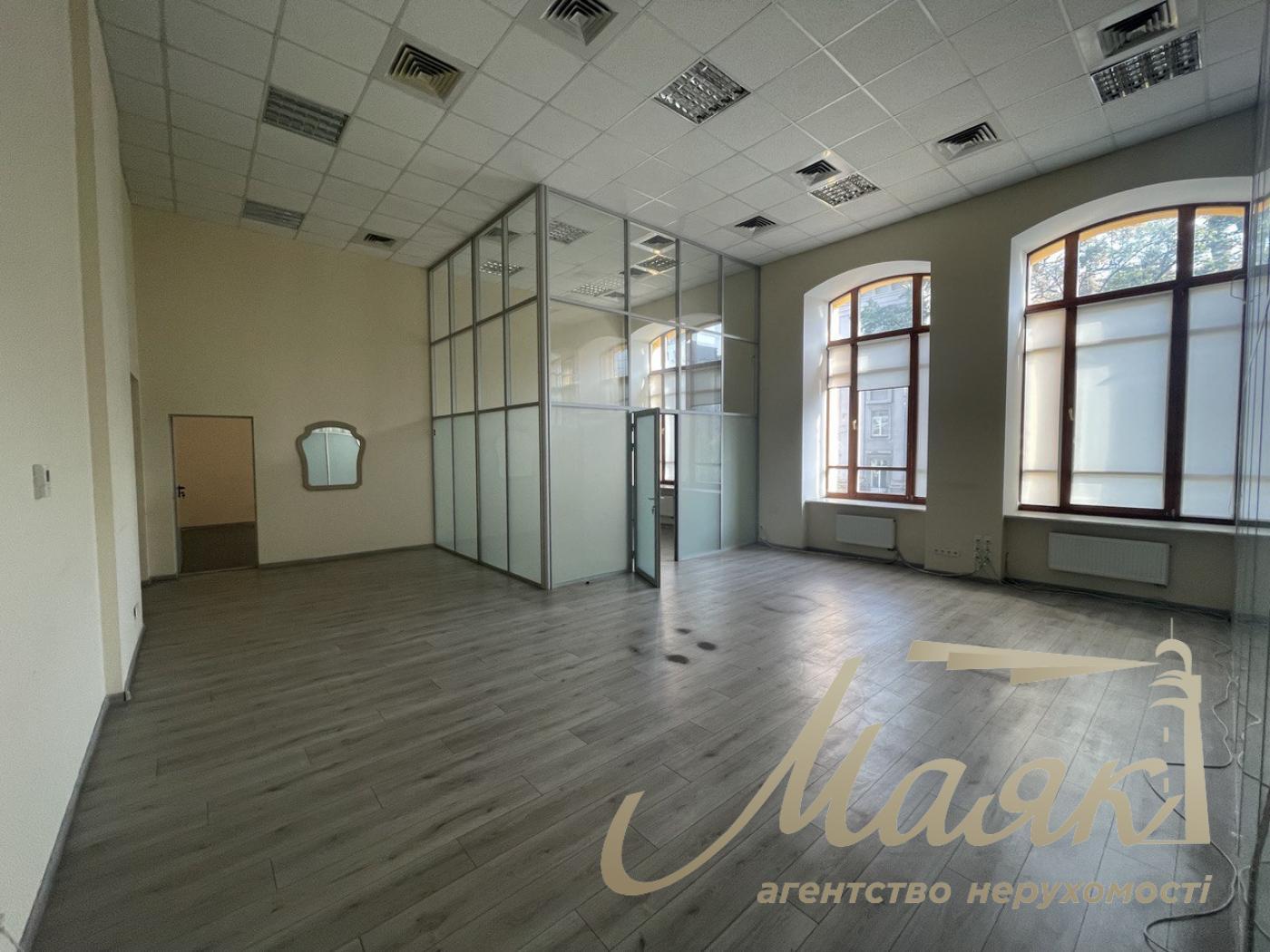 Аренда офисного помещения 492м2 в бизнес центре, ул. Бульварно- Кудрявская, м. Золотые ворота