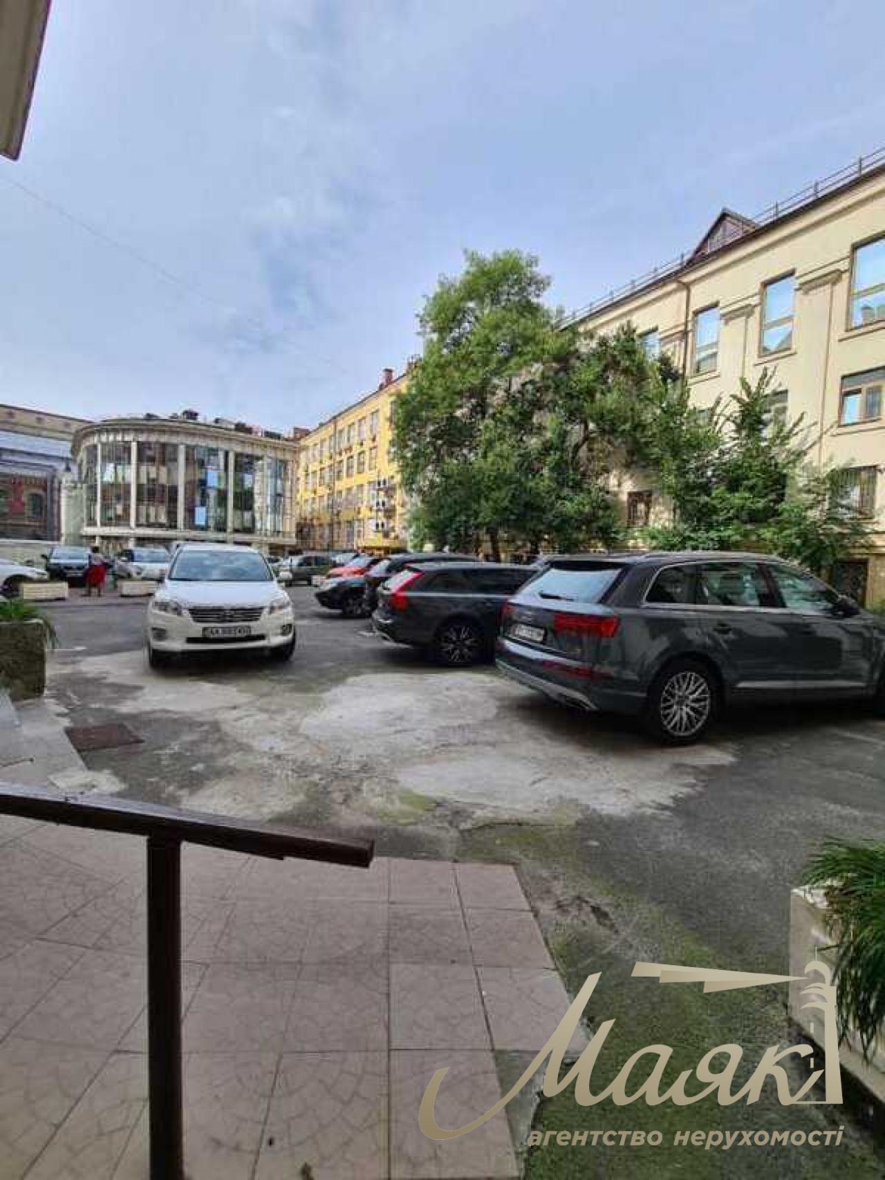 Sale of 2-level apartment 326 m2 st.Institutskaya 13/4 Khreshchatyk