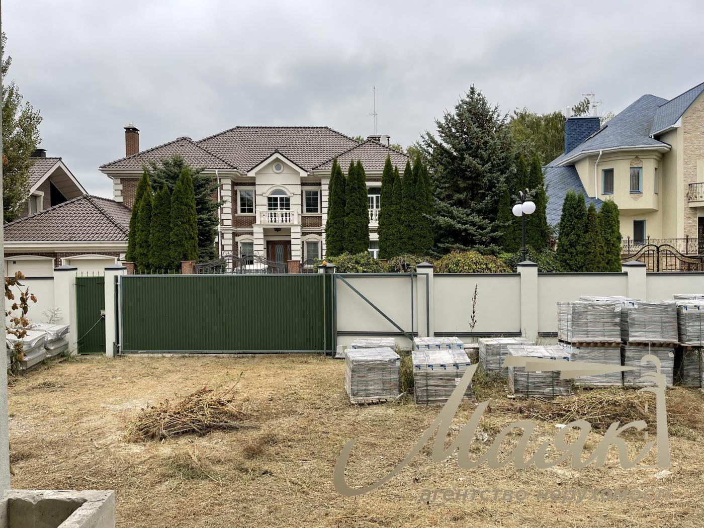 Продаж будинку з гаражем 365м2, ділянка 15 соток у КМ "ОБРІЙ - К" вул. Центральна, у с. Козин,