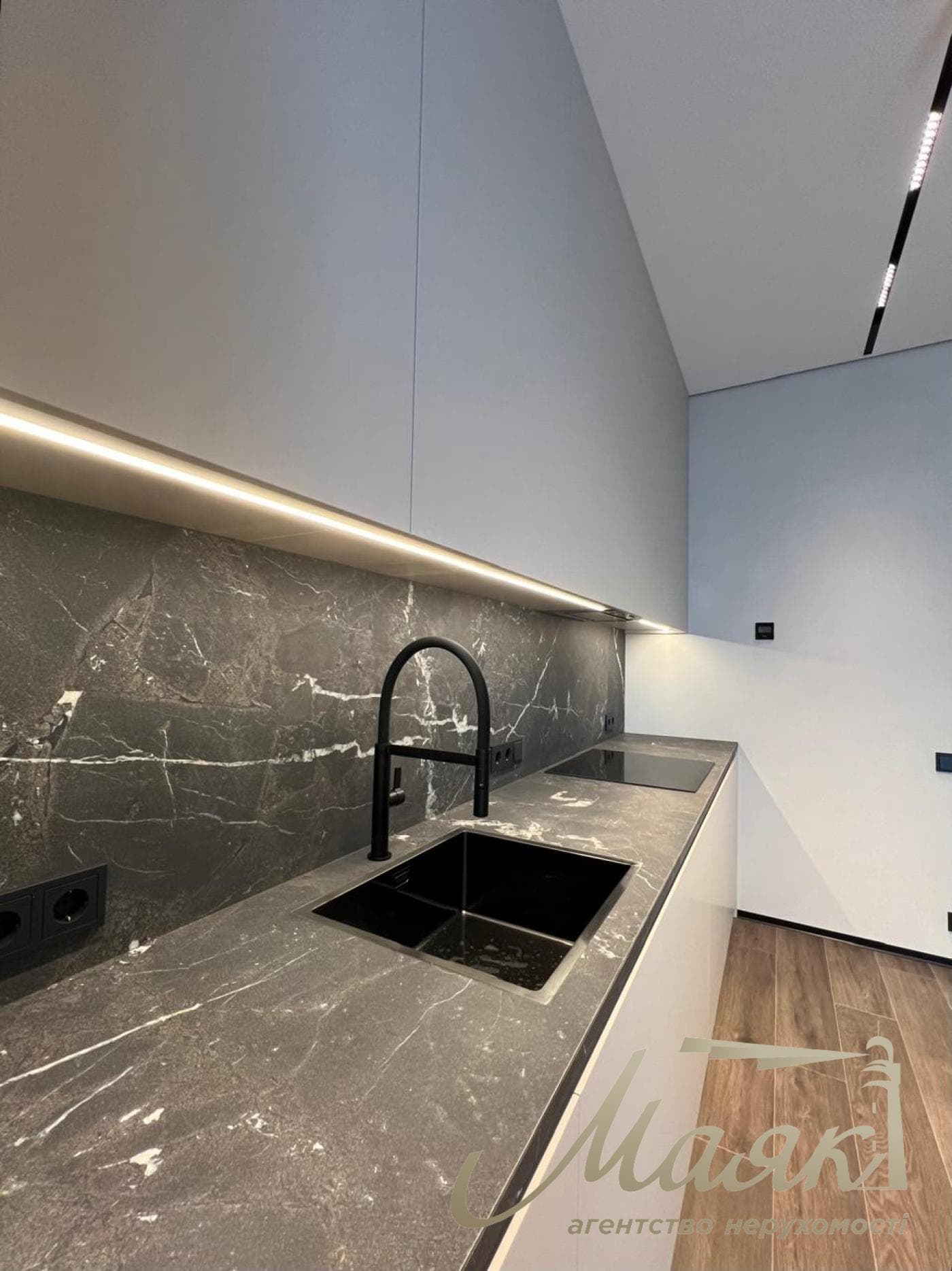 Оренда 3к квартири в ЖК TRIIINITY, 104 м кв, Печерський район
