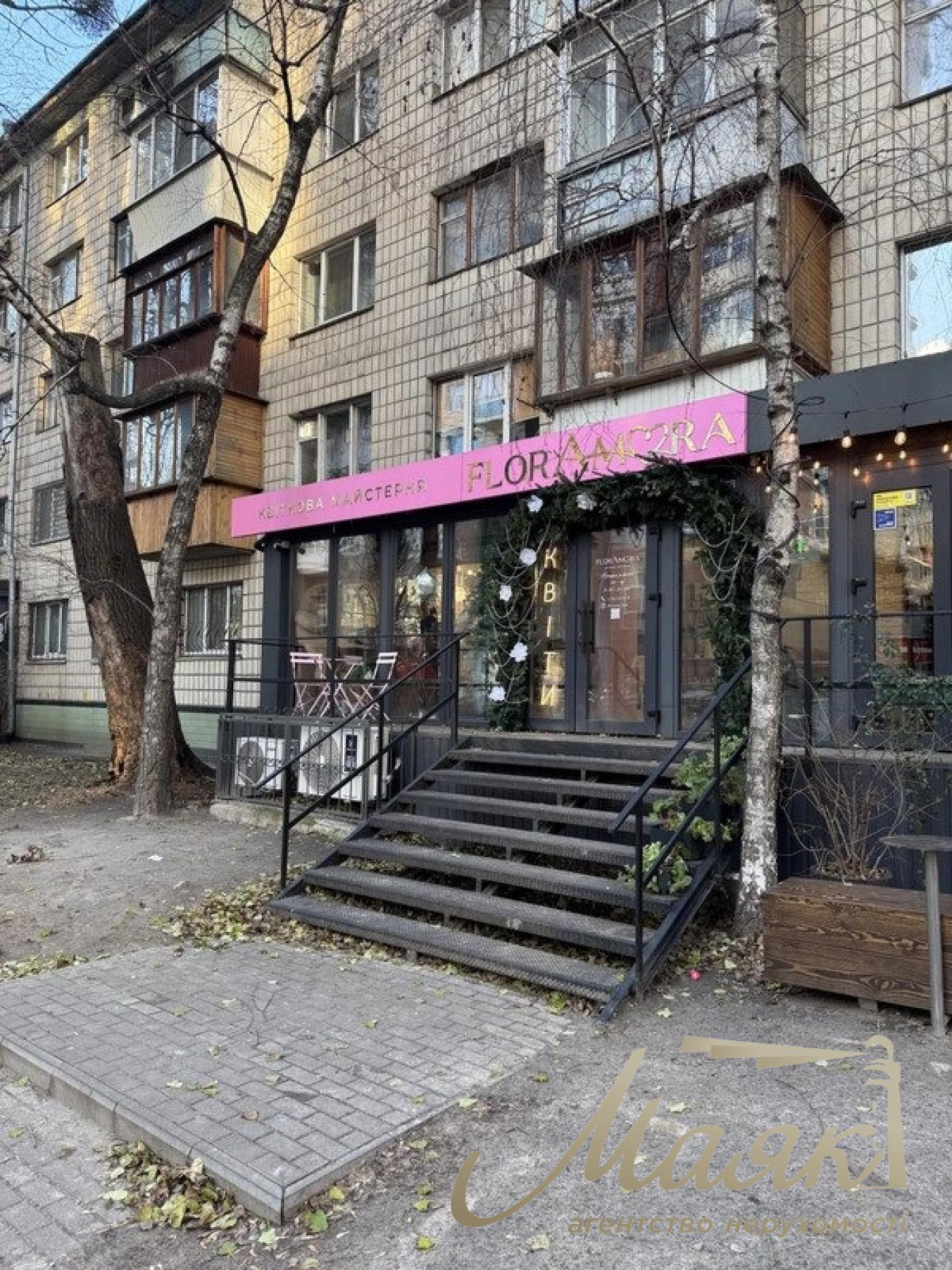 Продажа фасадного коммерческого помещения 50м2, ул. Василия Тютюнника, Киев