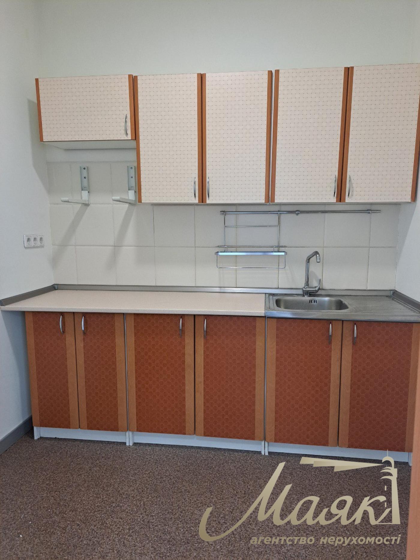 Аренда офисного помещения 184м2 возле м. Политехнический институт